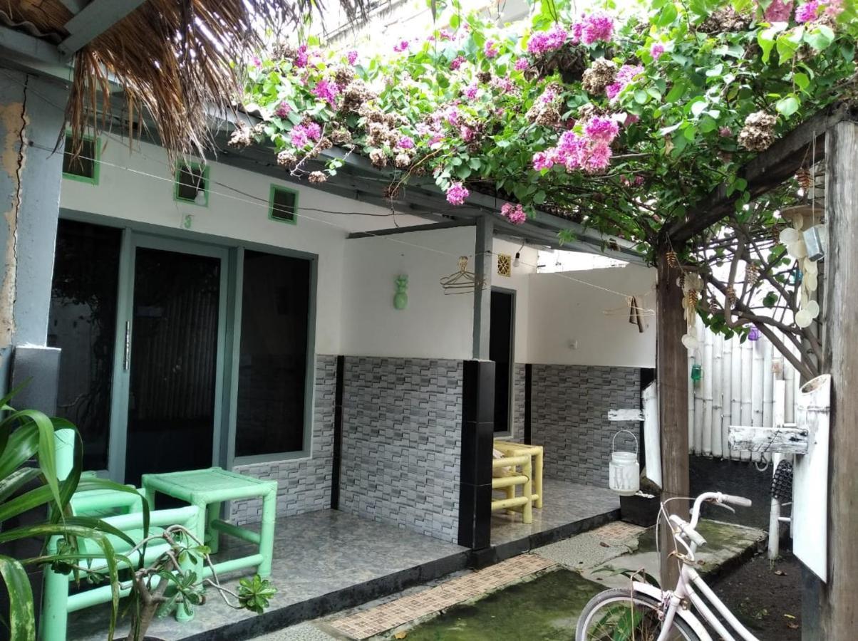 Pitara Homestay กีลีตราวางัน ภายนอก รูปภาพ